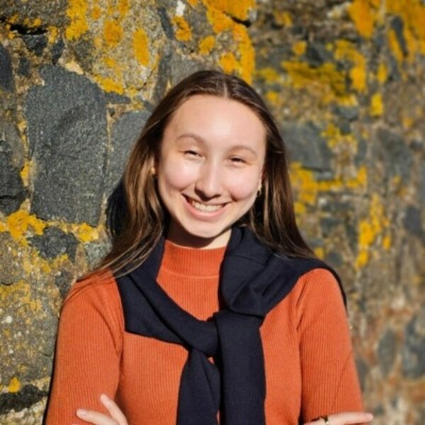 Headshot image of Roxana Grunenwald.